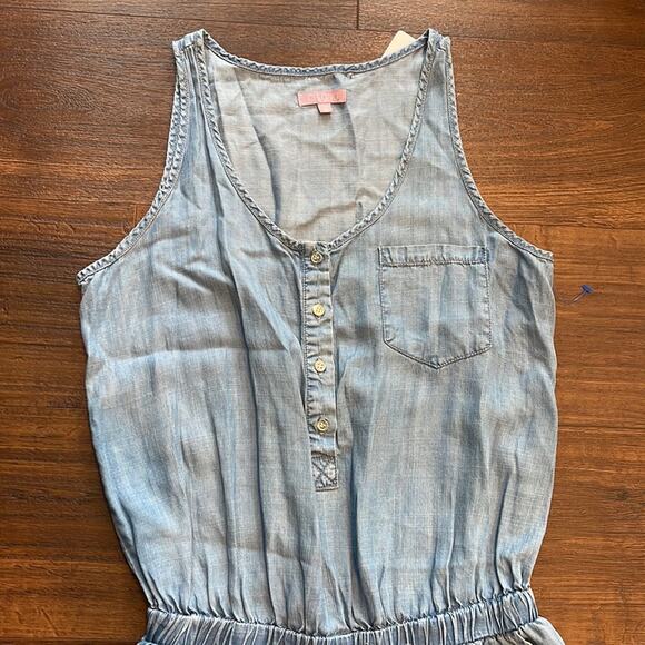 Cisono Pre loved Sleeveless Jumpsuit with Pockets in a thin Denim fabric. - Picture 3 of 9